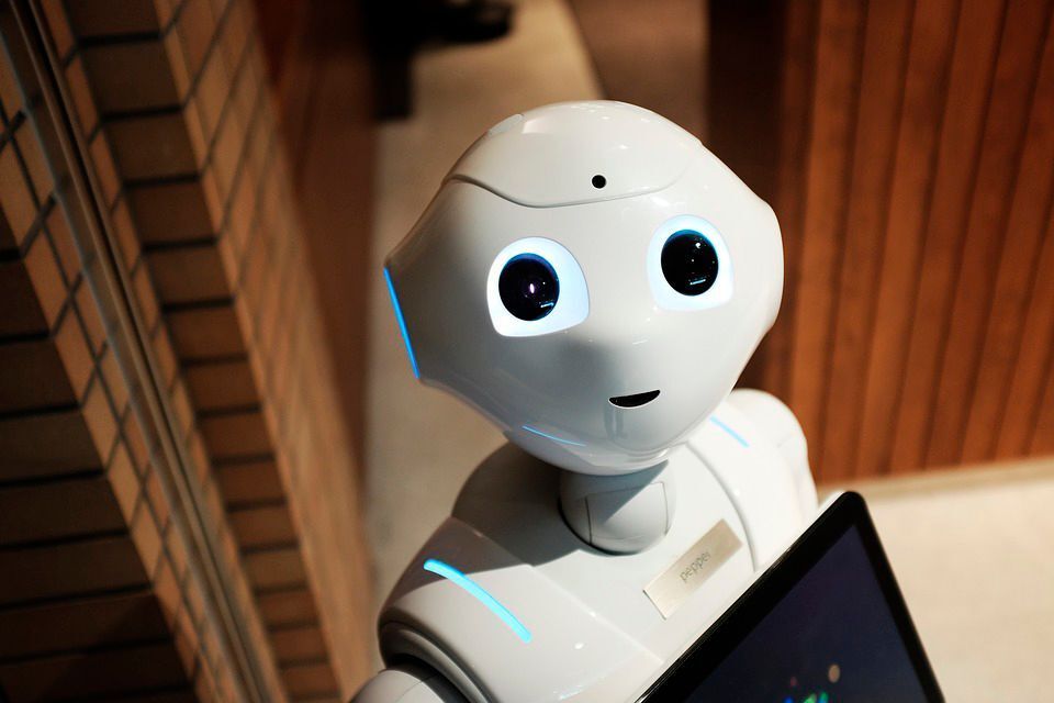 Hotel Bots: AI Revolutionizing Guest Services